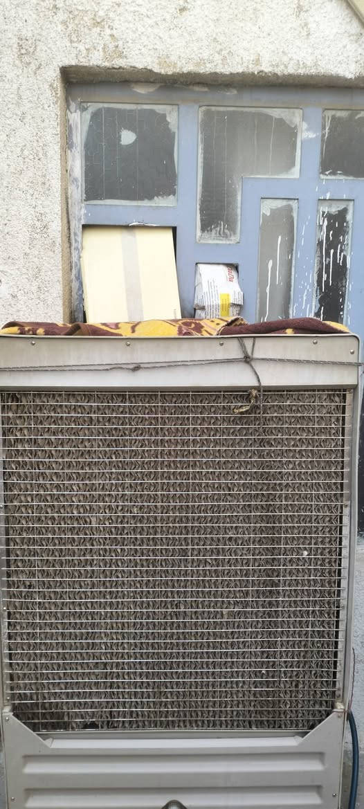 سلام عليكم كونفيره للبيع مكان بغداد مدينة الصدر سعر 170 نظافه 95 رقم ***********
