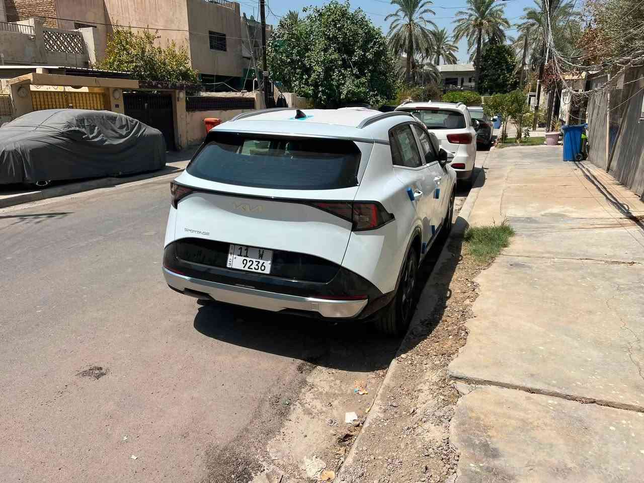 السلام عليكم للبيع سبورتج موديل ٢٠٢٧ رقم بغداد باسمي
ضمان شركه كيا الدوليه 4 دبديلات دهن مجانيه 

زيرووو سنويه باسمي مثبت لوحات 

مواصفات السياره محرك ٢٠٠٠ بصمه تشغيل عن بعد قطعتين تبريد حاساسات اماميه خلفيه شاشه جبيره 

مكان السياره بغد المنصور  

للتواصل الاتصال على الرقم ***********
