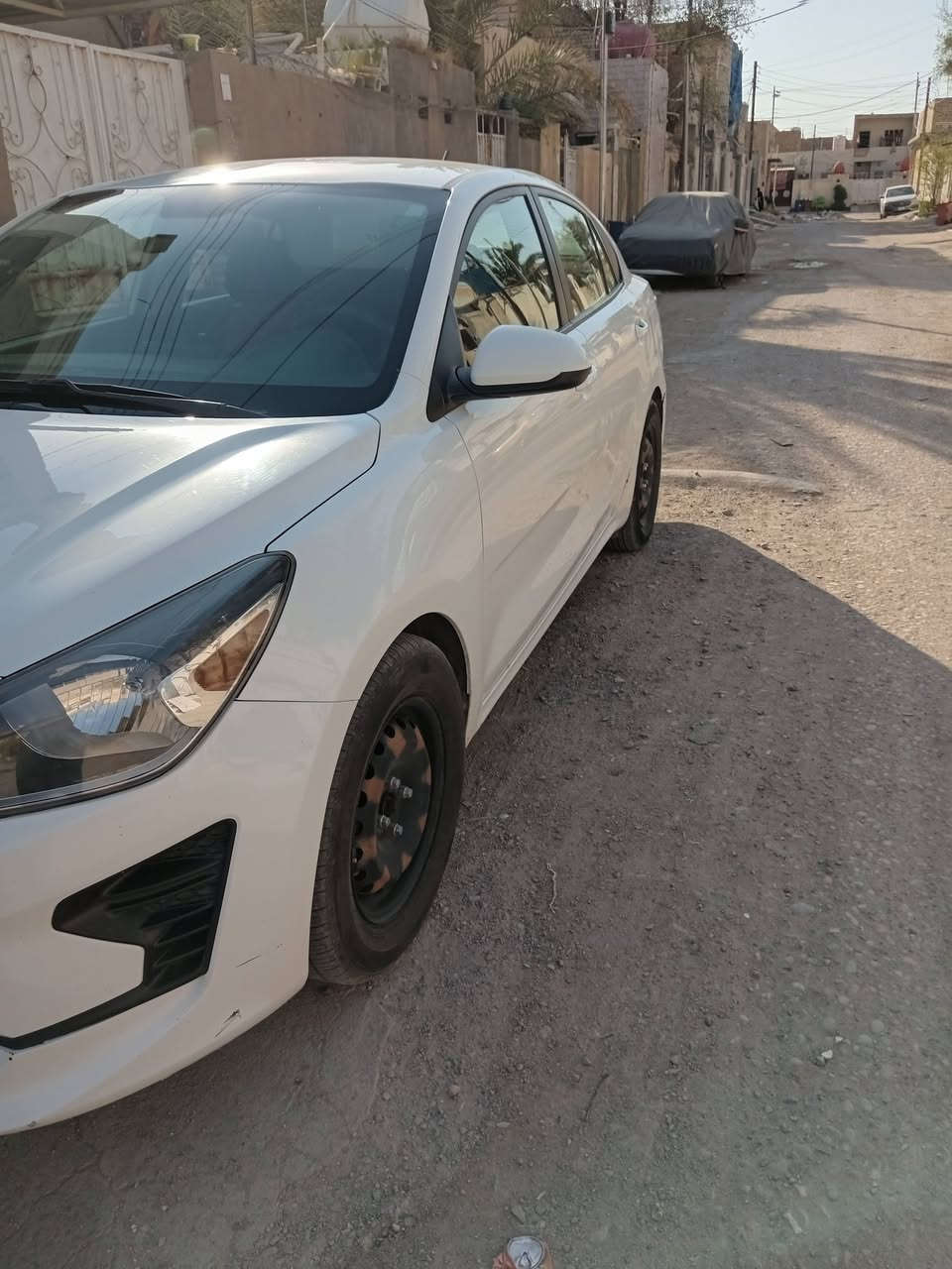 السلام عليكم 
كيا ريو  موديل  2021  وارد امريكي حادثها خلفي
باقي المعلومات على الرقم ***********
