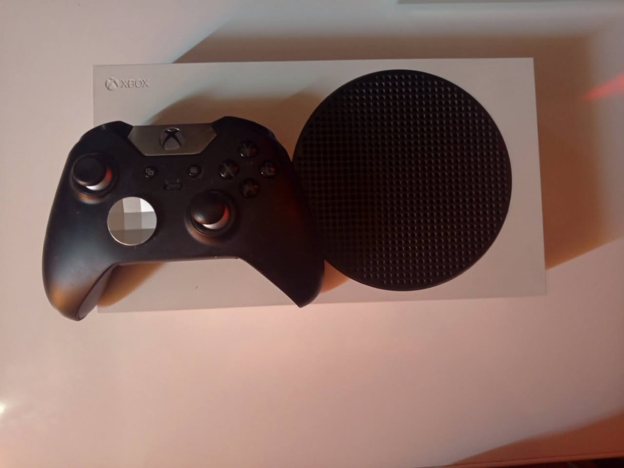Xbox series s
512 كيكا نظيف ويا جوستك احترافيه 
السعر 450الف 
الموقع البصره 
للاستفسار واتساب ***********
