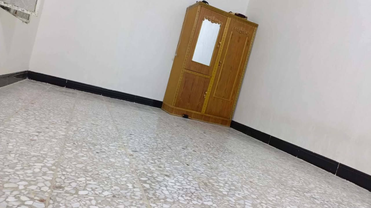 دار البيع رضويه ثامنه قرب شارع لعام200م
3غرف صاله ستقبال مطبخ تخاريج بناء جديد
شوارع مقرنص
السعر80مع لمجال الستفسار ***********
