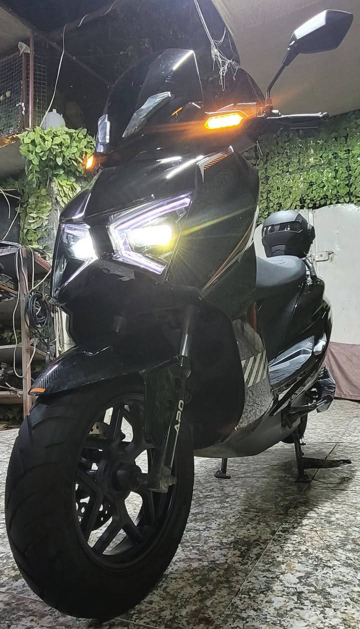 السلام عليكم..دراجه T.MAX..وكالة..APO..بطاريه ليثيوم فوسفات الحديد 35 امبير ...72 فولت
ملف 3000...مخرج شحن USP...مثبت سرعه...عدد التحويلات 1..2..3..R...سوجين ..بصمتين ...كارتين تشغيل ...شاحنه اصليه تدعم الشحن السريع والأيقاف الذاتي عند امتلاء البطاريه...دسك أمامي خلفي...الاطارات قياس 12...الدراجه تمشيك بل شحنه الواحده اكثر من 70.k كيلو بل شحنه الواحده حسب الوزن والسرعه...
السعر (مليون و300) قفل ..مكاني بغداد الشعب قرب محكمة الشعب الجديده على الشارع العام الشراي يتصل...***********...واتساب موجود

