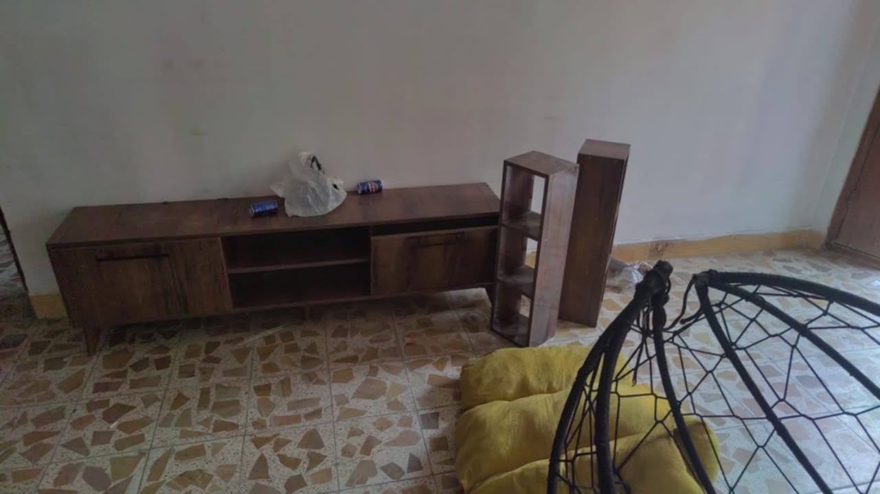 غراض للبيع  طباخ كاونتر وملحق ميز شاشه نص تخم  مرجوحه مكان كريعات كلهن ٢٥٠ الي يريدهم يتصل *********** مكلفه بلنشر
