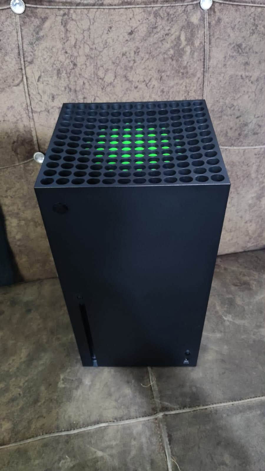 السلام عليكم🌹
xbox series x نظيف جدا كامل ملحقاته 

كارتونه

كيبل hd 

يده اصلية

اصدار 2023

السعر 800 الف 

للتواصل واتساب فقط 

***********
