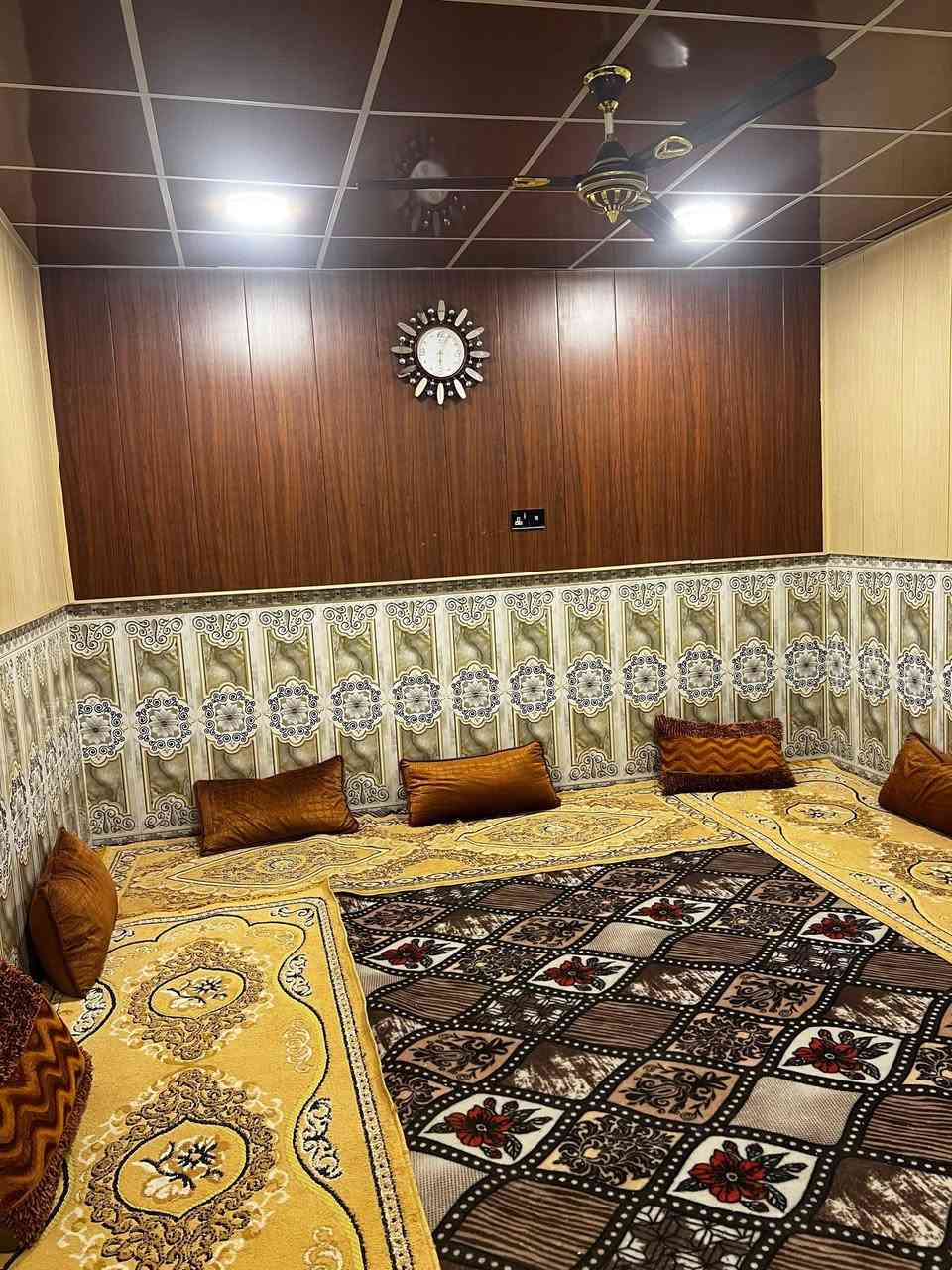 دار سكن للبيع مساحه البيت 230
حي الحكيم نزله عميد جادر
يتكون من غرفتين ومطبخ وستقبال وصحيات 
السعر 35وقابل للتفاوض 
للاستفسار
***********
