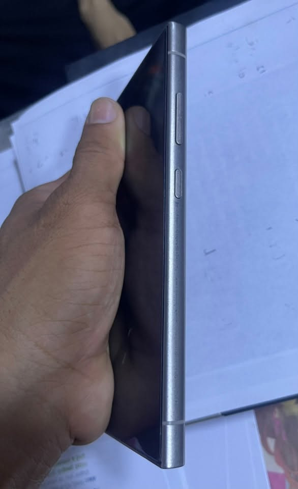 s24Ultra
ذاكره ٢٥٦ 
لون تيتانيوم 
جهاز وتر بروف ما مفتوح 
اويا فقط شاحنه اصليه 
اكو شخط بل الضهر فقط 
موضح بل الصوره
شرق اوسط خطين 
السعر ٨٧٥  بي مجال 
مكان ديالى بعقوبه 
الرقم ***********
