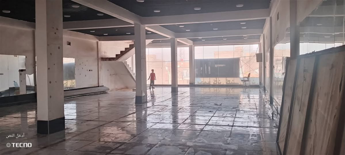 السلام عليكم قاعة للأيجار المساحة 230m طابق ثاني مرافقات صحية عدد 2
الموقع نجف /الحولي شارع 30 الثاني قرب مول نصر الله 
للأستفسار ***********
او شريك مني الارض ومنا التجهيز
