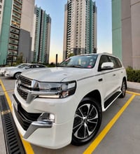 لاندكروزر GXR • ٨ سلندر • ٥٩٠٠٠ كم