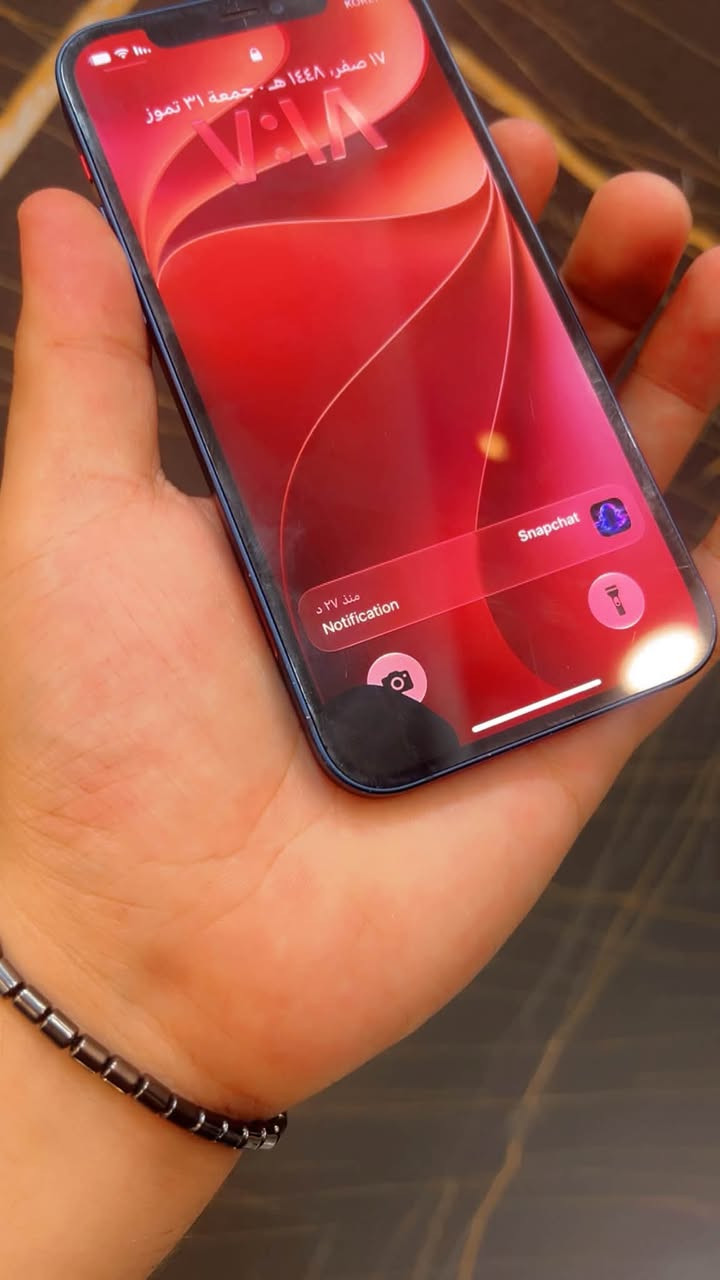 السلام عليكم
iPhone 12 
64G
Battery 🔋 75% 
مثل ما موضح كامره منهم مغوشه وبي نقطه بلشاشه 
***********
