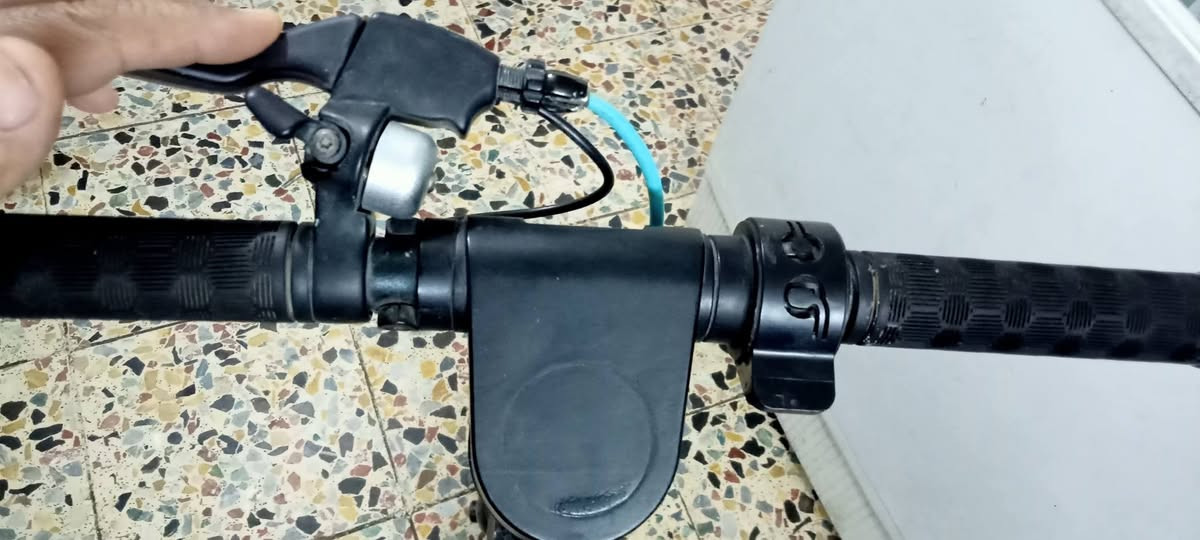السلام عليكم للبيع اسكوتر حجم جبير شغال بس البطارية منتهيه متشحن موجوده بي والشاحنة هم السعر ٥٥الف بغداد ***********
