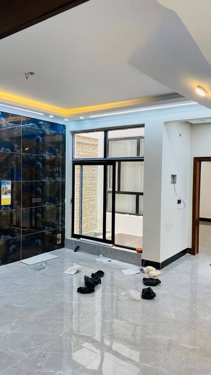 السلام عليكم 

بيت للبيع _ المشتل 
 

مساحه البيت  _200 متر 

موقع مميز _ على الشط  قرب ثانويه بغداد 

الطابق الاول _غرفتين +صاله +مطبخ  +استقبتل 

الطابق الثاني _ ثلاث غرفه اسويت +صحيات 

للاستفسار الاتصال على الرقم ***********

تابع الصفحة لتصلك جميع العروض

مستعدون لعرض وتسويق عقاراتكم ماعليكم سوئ أرسال التفاصيل علئ الخاص
