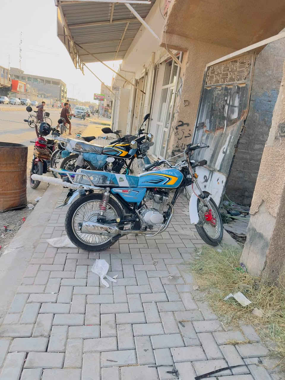 سلام عليكم تايكر موديل ٢٠٢٥ نشاط ومعدل يشك الكاع محرك ما مفتوح لون سمائي شاشه شغاله دراجه وضع شركه للبيع ب 700 وبي مجال حك جيه مكاني بيجي رقم ***********

