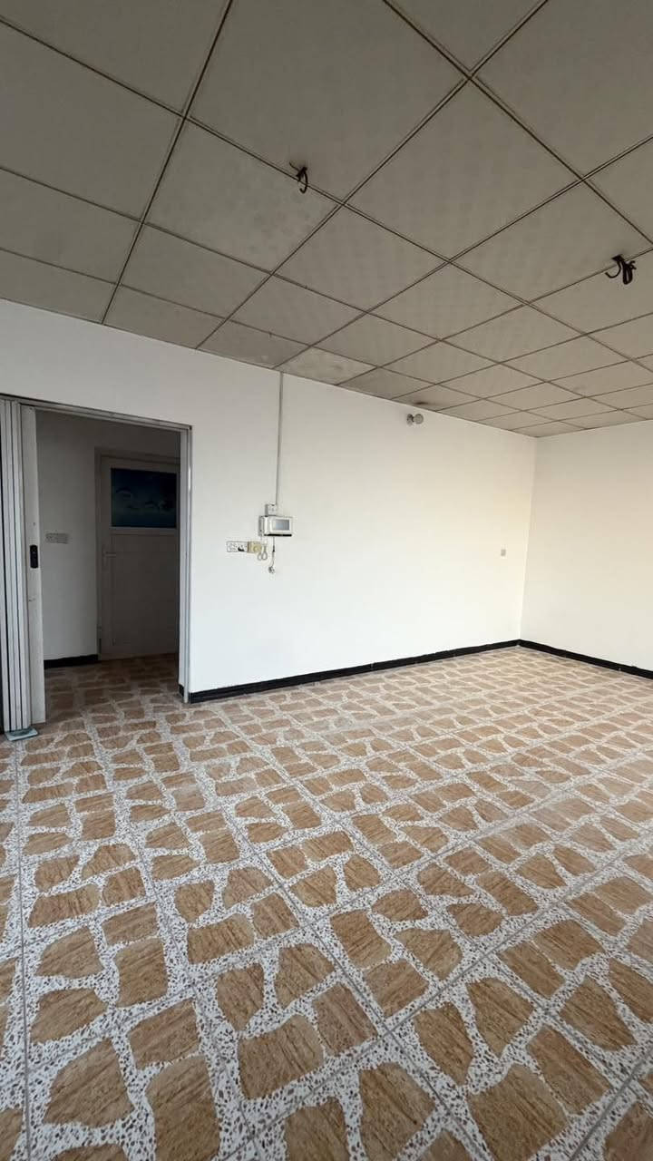 شقه للايجار مساحه الدار 150 متر حي العداله شارع 10🏘️ 
غرفتين  وصاله ومطبخ  وصحيات بناء مرتب
مكتب دار السلام للتفاصيل الاتصال على الارقام الموجوده
***********)  (*********** #بيت #نجف #حي #سلام

