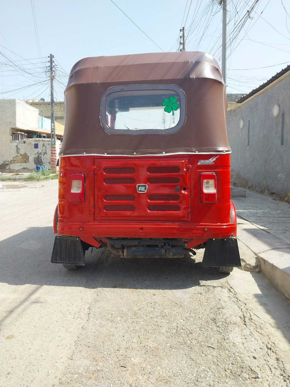 سلام عليكم تكتك 18 داخله ب 19 معمره عام صبغ وسمكره مراوس أوبيع سعر 4700 وبيهه مجال ***********

