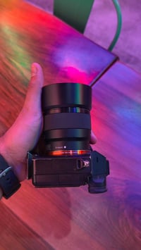 sony A7III + عدسة 50 سوني  الشتر 29 الف السعر 1600 غير متواجد على الفي...