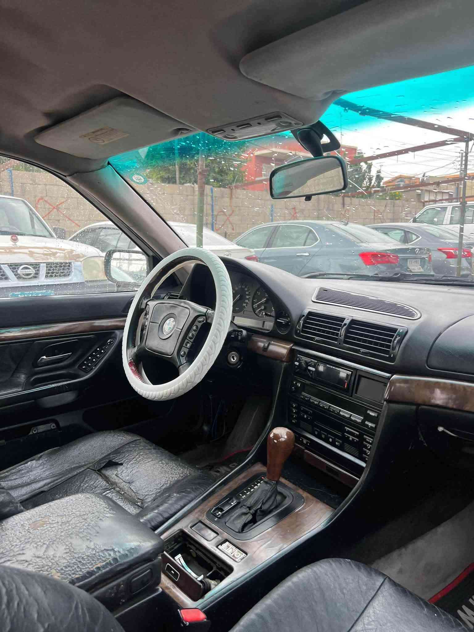 ٧٤٠ V8 • توماتيك • جلد وتكييف