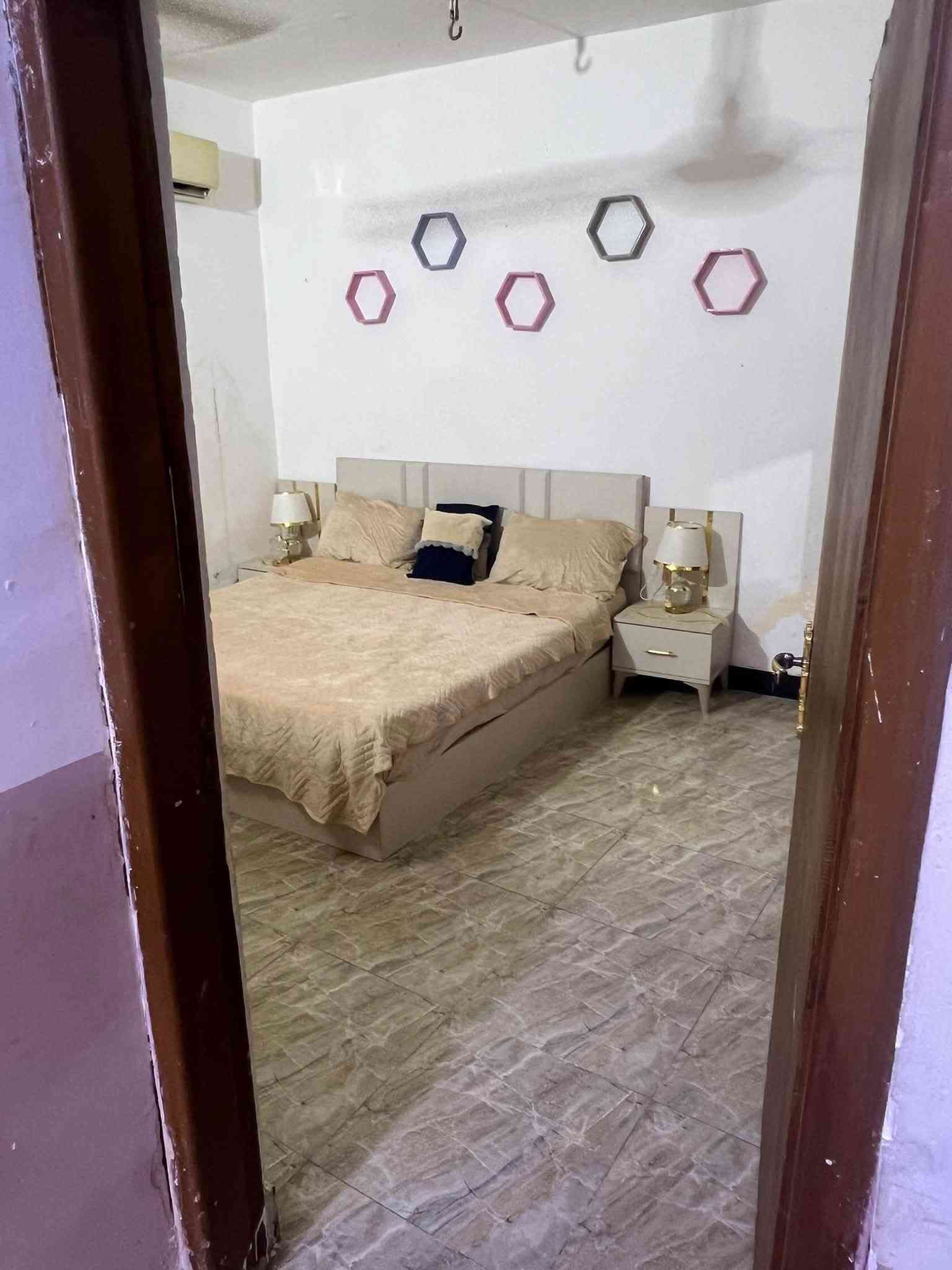 سلام عليكم بيت 200 متر الراشديه. القدس قرب الروضه القديمه واجهيه 10 نزال 20 رقم تواصل***********
