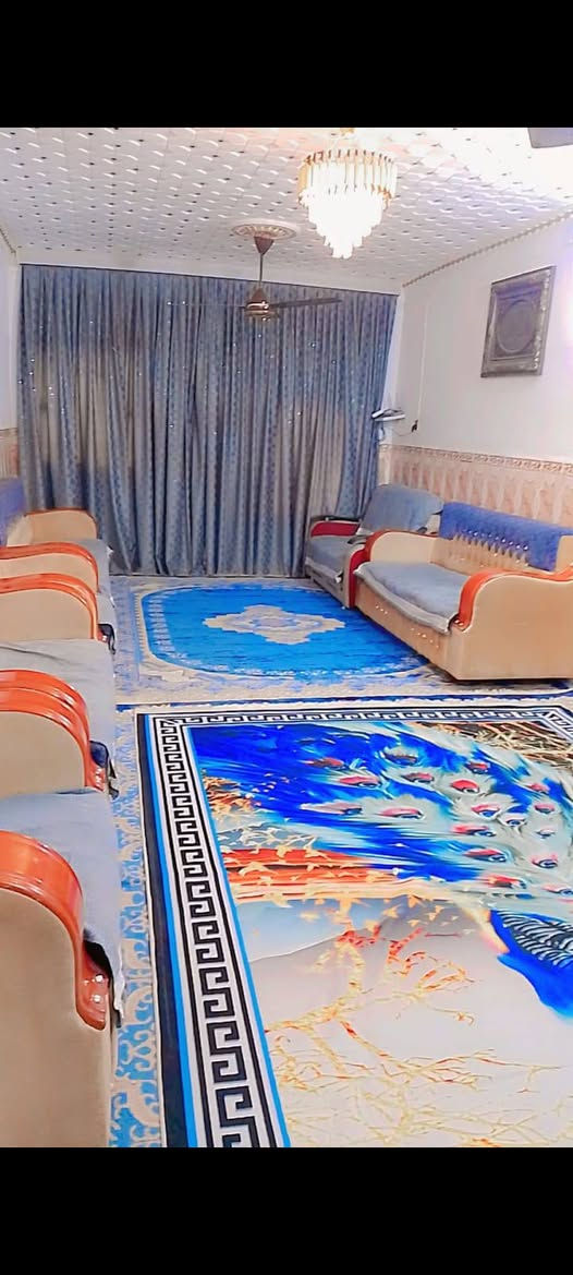 السلام عليكم
دار للبيع اصلاح مساحه 800 متر طريق المعاره فرع حسينيه الحاج شاكر يحتوي على استقبال 9×4 هول 8×4 غرفتين نوم وحده 6×4  والثانيه 5×4. مطبخ حار وبارد 7×4  ومخزن داخل البيت 4×4 مع طارمه كبيره وحديقه واسعه حديقة اماميه وحديقه جانبيه  بالاضافه يوجد مطبخ خارجي ومخزن خارجي  متوفر كافه الخدمات ماء اساله كهرباء مولد خط ذهبي وتبليط
ملاحظة مراجعت مكتب العميد للعقار قرب بيت الحاج طه سوير 
اي ستفسار 
‏‪***********‬‏
