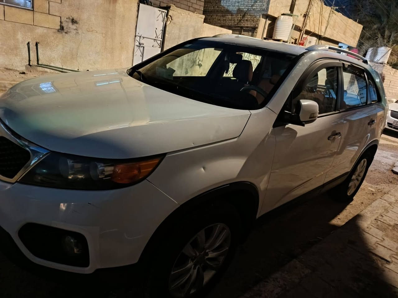 🚗 للبيع كيا سورنتو خليجي موديل ٢٠١٣ لون أبيض بأسمي هزة ورقم جديد السعر ١٥٥ وبيها مجال
( شرط التحويل وشرط عقد مروري مباشر داخل مديرية المرور )
محرك 4 سلندر 2400 دوش
٧ راكب
تبريد ٣ قطع
كشنات مخمل
كاميرا خلفيه
أرضيه جلد
تو ويل
السيارة بيها صبغ نهاية المداكر الاماميه أثر زنجار خفيف

السيارة تم عمل صيانة وتجديدات شاملة عليها، ومن ضمنها:

🔋 بطارية جديدة
⚙️ عبوة فيت بم جديدة
🪟 جامة أمامية جديدة
🛞 زوج تايرات جديدة
🛢️ براد دهن جديد
🔧 بلكات أصلية جديدة + صيانة للبخاخات
❄️ تبديل منظومة تبريد السيارة بالكامل: كمبريسر، بخاخات، وشبكة أمامية مع تنظيف كامل
🔩 تبديل ربل شرح أمامي وخلفي وباقي الحدادية
💧 تنظيف شبكة الماء للمحرك
🔧 تبديل جوينات راديتر أصلية
💦 تبديل ماء راديتر أصلي

✅ السيارة عليها صرف + صيانة

السيارة جاهزة للفحص والمعاينة.
📞  التواصل على الخاص متواجد اتصال وواتس اب  *********** البصرة, العراق

