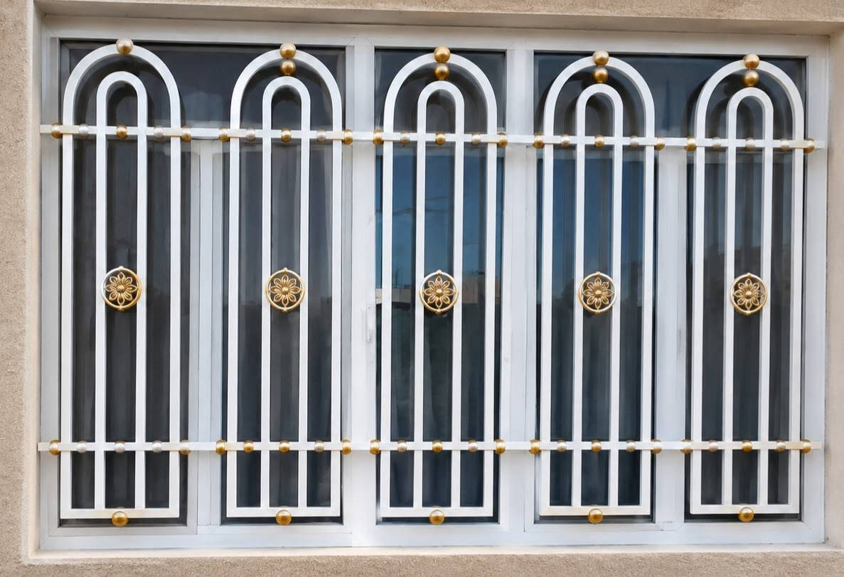 ***********صباغ كافه الصباغه شبابيك بيبان ودور باسعار مناسبه🪬
