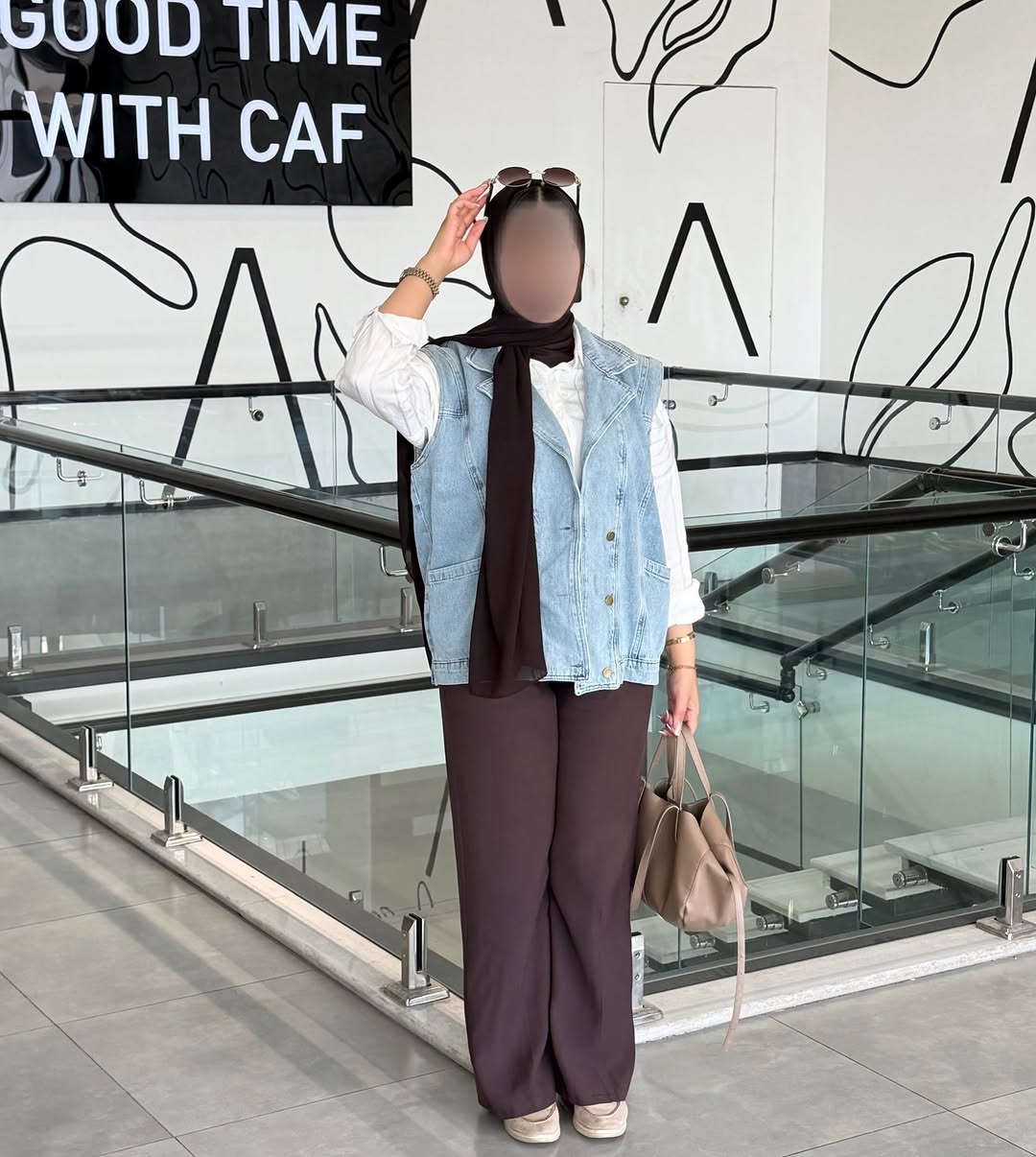 ⁨	شوفولي الجمال توفر ڤيست جينز متوفر بـ 6 الوان 🌚🫶🏻
قياس فري سايز يلبس 38-40-42-44-46
طول الڤيست 75 سم 
الكيلوت متوفر بـ 3 الوان 🤎🤍💙
طول الكيلوت 105 سم 
للطلب التواصل واتساب او دايركت ✅⁩
