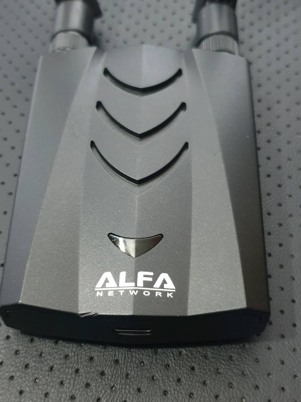 جهاز الفا alfa 
 احدث اصدار 
 و2g5G
يخدم الباحثين وطلاب الامن السيبراني 
AWUS036ACH