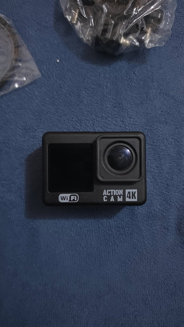 كاميرا أكشن Action Cam 4K للبيع (طقم كامل مع الحقيبة والملحقات)
​الوصف:
كاميرا تصوير رياضي (Action Camera) بدقة 4K وتدعم الـ Wi-Fi، بحالة ممتازة ونظيفة جداً. الكاميرا تُباع كـ بكج كامل يحتوي على كافة الملحقات والقواعد التثبيتية إضافة إلى الحقيبة المخصصة لحفظها.
​المواصفات والملحقات المرفقة:
​تصوير بدقة 4K مع خاصية الـ Wi-Fi لنقل الصور والمقاطع للهاتف.
​غلاف (بيت) شفاق كبس مقاوم للماء للتصوير تحت الماء.
​ريموت تحكم عن بُعد (Wrist Remote) للبدء والتوقف عن التصوير بسهولة.
​حقيبة حماية متينة (Case) ومقسمة لحفظ الكاميرا وجميع الأغراض.
​مجموعة كاملة من القواعد والأحزمة للتثبيت (على الخوذة، الدراجة، أو السيارة) مع كابل الشحن والكتالوج.
​السعر 55 الف والتوصيل مجاني
واتساب ***********

