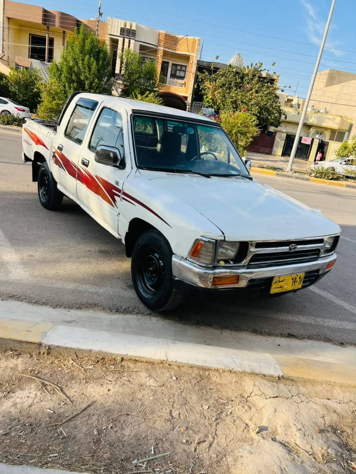 TOYOTA   1989. 3y
مەکینەی 3y             ئاڕمی پلاستیک سلێمانی 
سەرفوو بوخاری نیە  
کارەبای مەزبووتە. گشتگیانی ئیشەکات 
تەقەوو رەقەی نیە 
تایەکانی لۆکن 
ناوی زۆر جوانە 
لە کەلارم 

***********
