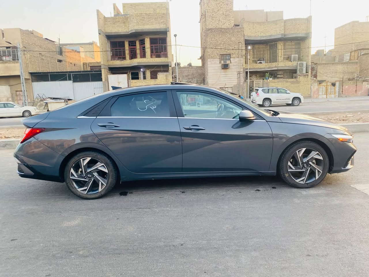 سلام عليكم 
النترا 24 فول واحد على واحد السياره جديده وحره بدون رقم 
السياره صور الحادث ربع البنيد وحافه الجاملغ بالمنشور السعر جدا مناسب السياره ماشيه 37 mi السياره مناقصها شي كامله وجاهزه من كل النواحي 
للاستفسار على الرقم ***********
مكان السياره بغداد
