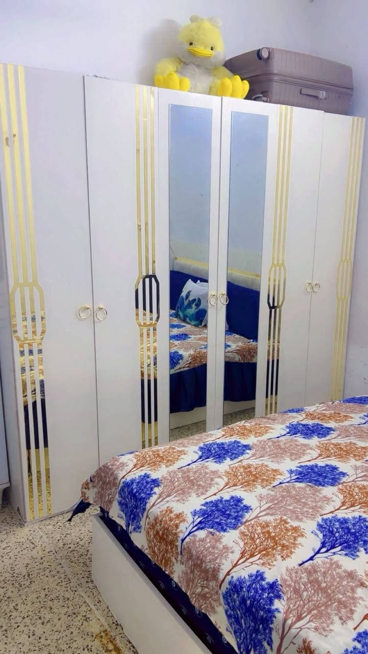 السلام  عليكم  غرفه نضيفه كلش زلق مابيه 
سعر 400الف مكان حي جهاد قرب جامع مديحه 
الاستفسار ***********
