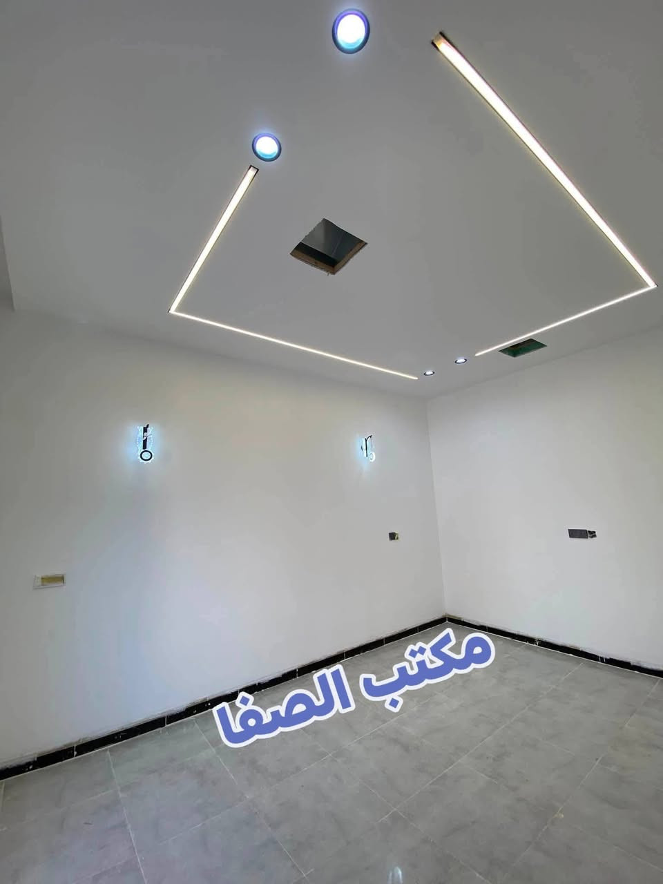 داران للبيع 🏠
مساحة كل دار واحد 
100م 5×20 
طابق واحد 
الدار شكل حرف T 🎯
نوع عقار طابو 📣
مقابل دار فرع 
نظام دكت سقف مغربي 
تفاصيل الدار راحد 
غرفة نوم استقبال مطبخ صحيات 
درج خارجي كراج 
#السعر الدار واحد 82مليون بي مجال 💵💵
كركوك حي عسكري 
مقاطعة 56
للاستفسار واتساب 
*********** 📱📱
نتشرف بزيارتكم 
ونستقبل كافة 
العروض التجارية والسكنية 
العنوان مكتب الصفا ⚖⚖
القادسية شارع ابو وليد 
قريب من ساحة الخماسي ⚽

نص مكتوب في الصور:
- مكتب الصفا