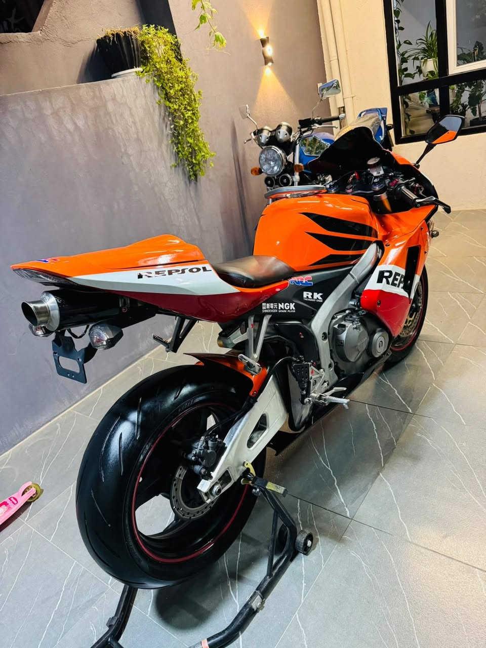 سلام و عليكم
للبيع -Cbr 600 Rr✅
موديل 2006
كفاله عامه 
ماشيه 65 الف
عليهه ادامه كامله والنضافه شوفه عينك ميحتاج اسولف بيهه 
كلشي بيهه ع بلاد 
مكان الدراجه سليمانيه 
سعرهه 34 وبيهه مجال للطيبين❤️
(***********)
