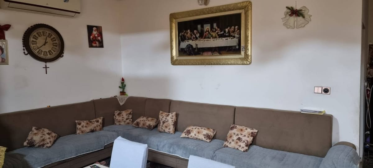 تفاصيل البيت
مجمع هرشم 2
مساحة البيت 200م
غرفتين و صالة
مطبخ امريكي
سبالت عدد 4
مخزن خارجي بالسطح
تانكيات عدد 3 حجم كبير
المناور جميعها مغلفه
يمتاز المجمع بسكيورتي
و خدمات ماء و كهرباء
و عمال نظافة
واتساب:*********** أربيل, العراق
