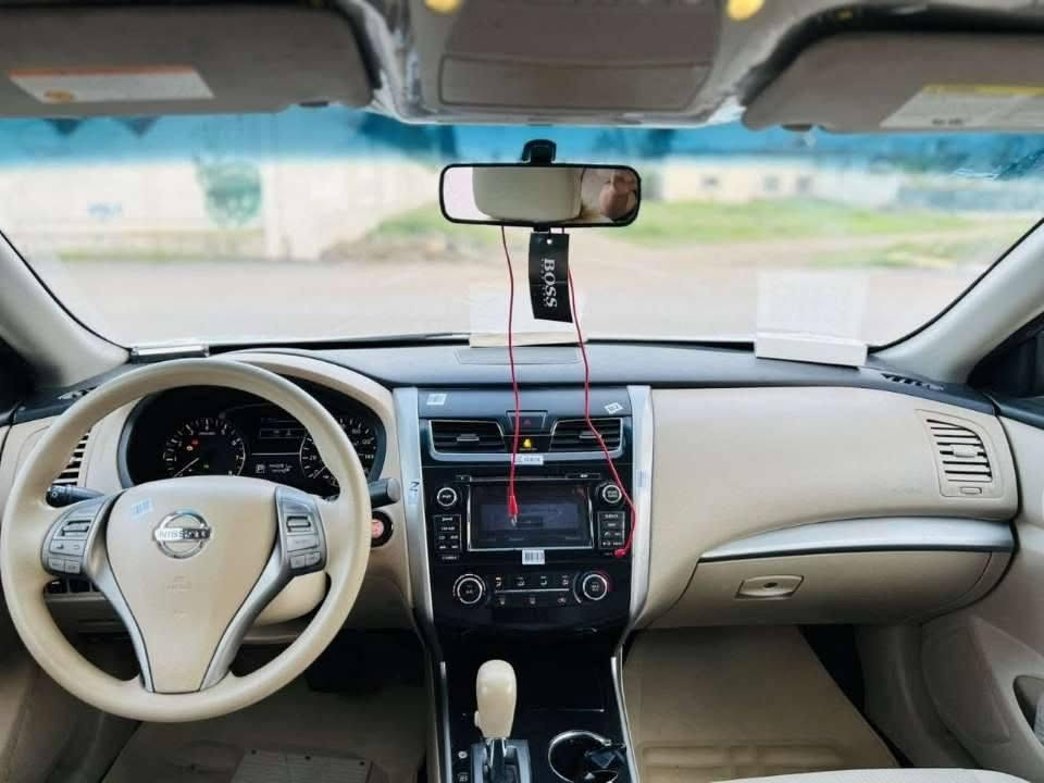 Altima2014
***********
سةيارةكة ليزةري دوبةية ناو زةردة گيرو مةكينة بةشةرت
سةيارةكة مالي دوستة سعري 57 گةلاو مةجاليكي برايانة
