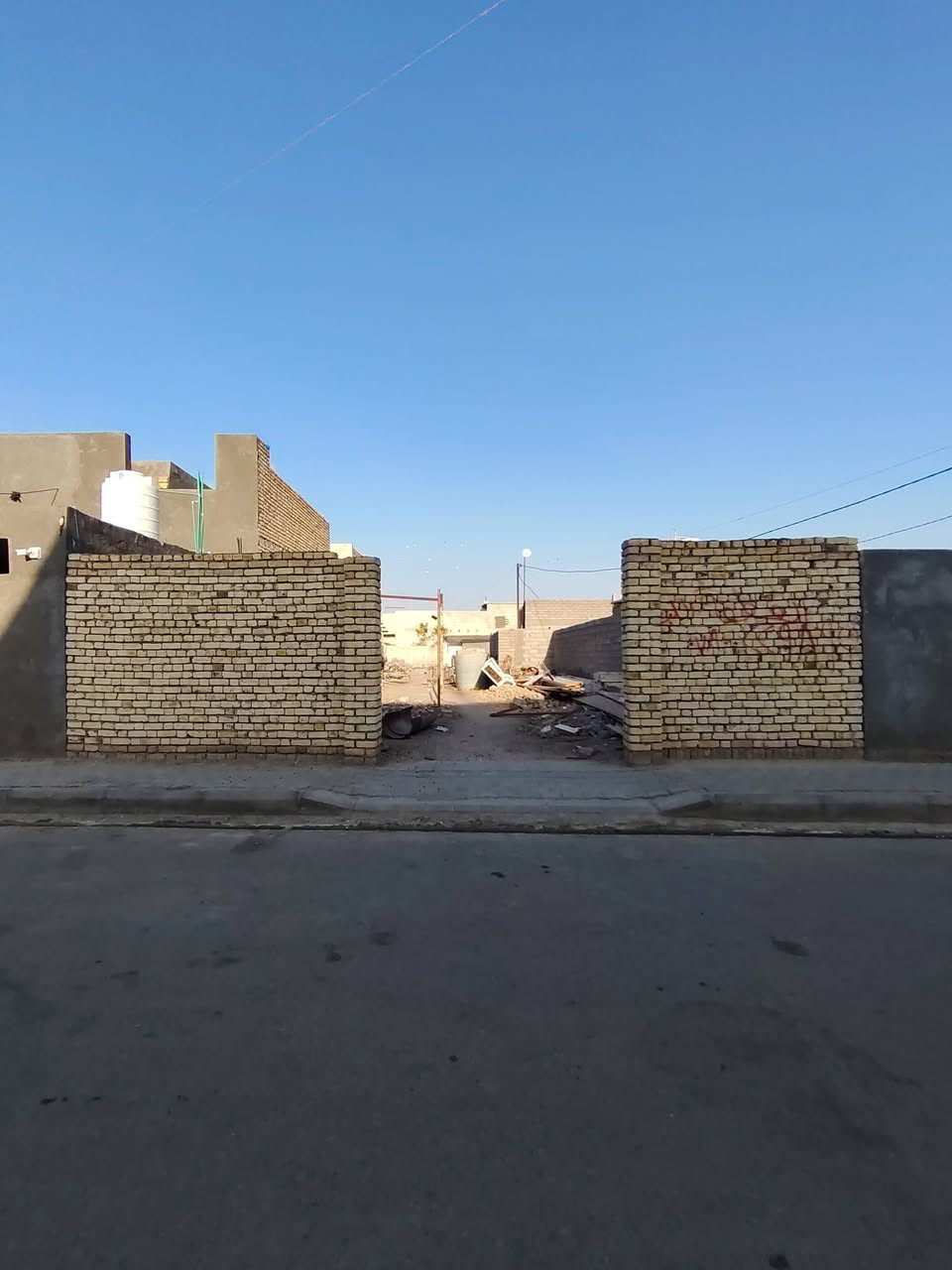 سلام عليكم قطعه للبيع مكان حي زهراء مسجله بل بلديه واصلها كافه خدمات بسعر مناسب للاستفسار ***********
