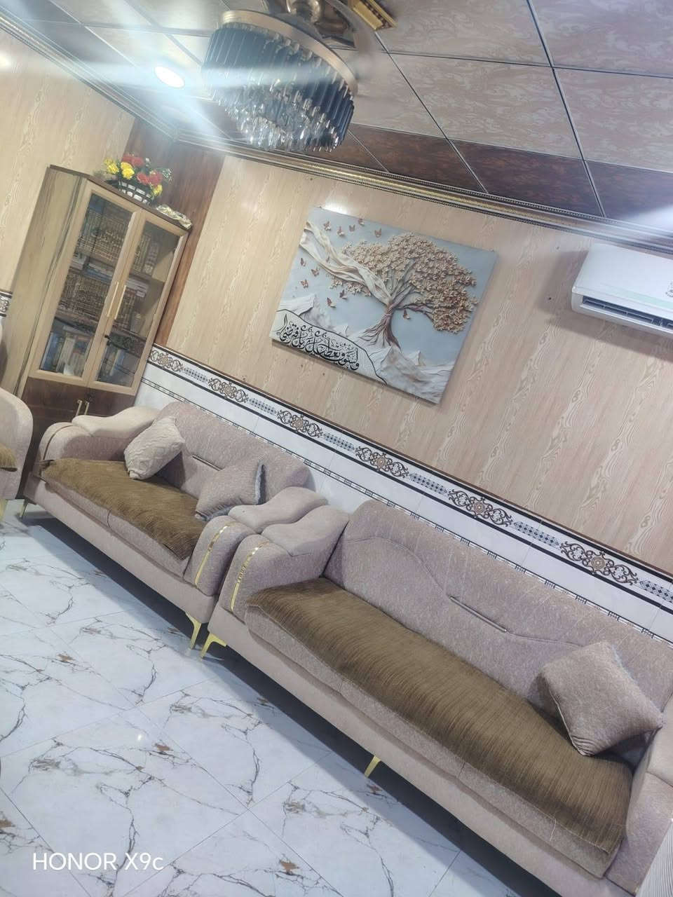 السلام عليكم ورحمه الله وبركاته عندي طقم قنفات للبيع اخو الجديد نظيف والسعر تواصل على الخاص ***********

نص مكتوب في الصور:
- HONOR X9c