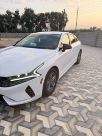 :السلام عليكم  K5 موديل 2022  وارد امريكي   الحادث رضعه كلش خفيفه  بلب...