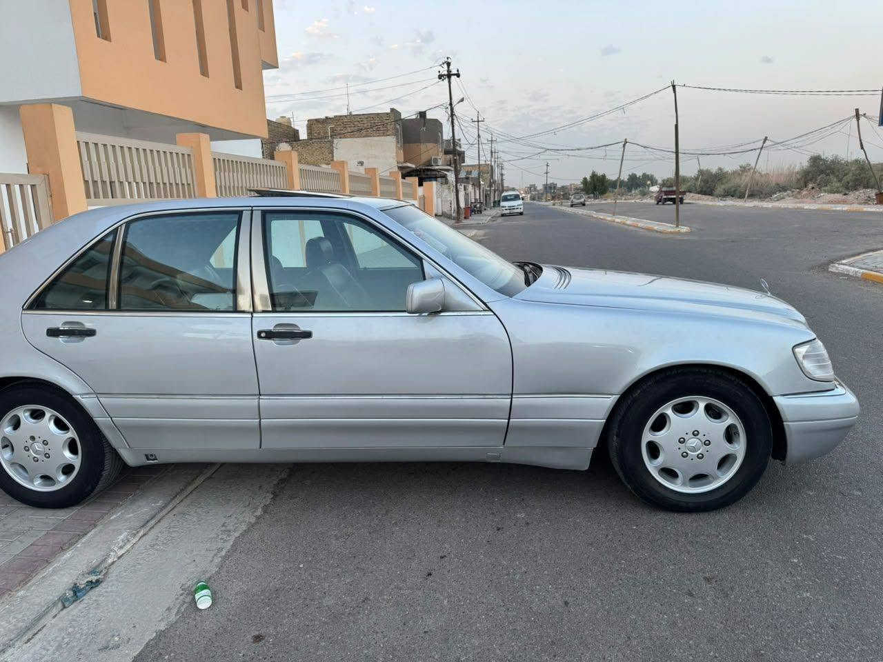 السلام عليكم
بيع سريع.........
65 بيها مجال 
مرسيدس S320 موديل 1991 محدثة 96 رقم بغداد بأسمي سيارة بدون حادث قوي مصبوغة عام درجة أولى سيارة جاهزة للأخير تبريد مكينة كير جدد غرفة جلد جديدة كهربائيات شغالة فتحة سلايت طكتين شغال
مكاني ديوانية ***********
