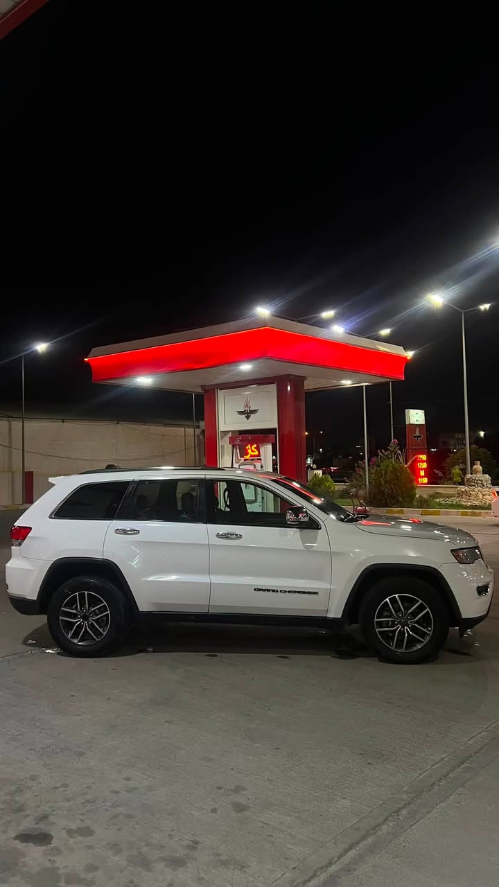 سلام عليكم
Jeep 2019 limted بدون بانوراما
السياره معروف مواصفاتها 
كشنات تدفئه
ستيرن تدفىه
كشنات ميموري خزن
كشن جلد
كهرباء كشن
حساسات خلفيه رادار
كامره
شاشه جبيره
كير ماوس 
فوريل شغال اي عيب مابي
وصندوك كهرباء
وبعد هواي مواصفات
بيها 4 قطع ونص بدون شواصي ابدد عدي سونار همين
وحادثها مو قوي
سعرها مناسب 170 بيها مجال بسيط
مكان كركوك
***********
