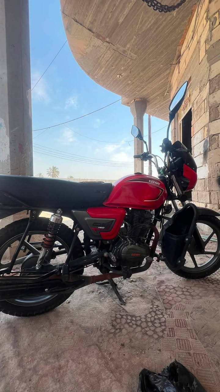 دراجه كيواي سيتي موديل 21 الدراجه كلشي شغال بيهة بس المحرك يرادله تجفيت رقم وسنويه  السعر 1250 مكاني الهارثه المشان واتساب ***********
