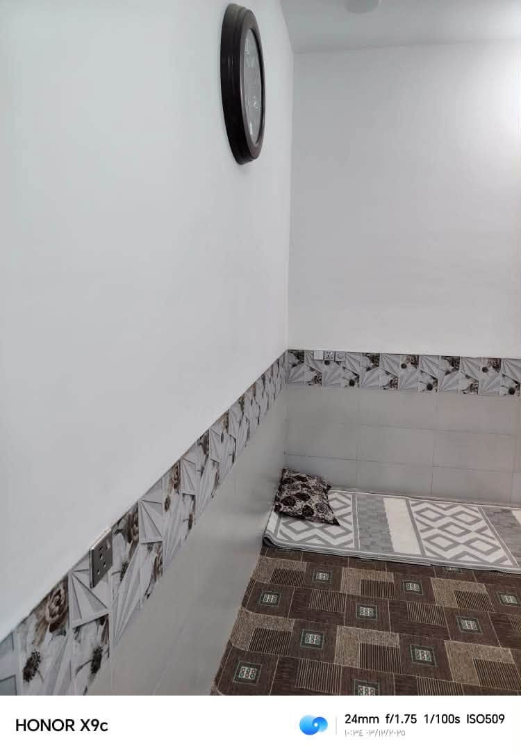السلام عليكم دار ١٠٠ متر بحي السكان العسكري طابقين.بنا حديث جاز مفتاح مطلوب سكان ٤٤ مليون
تطلوعته ١١٥ وبي مجال  الاستفسار***********
