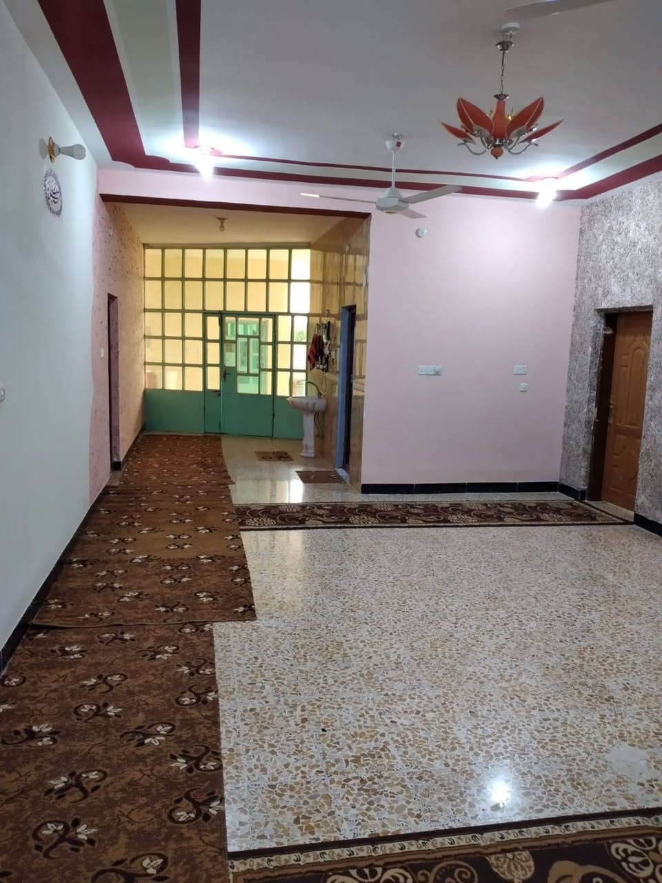 السلام عليكم ورحمة الله
مساحة البيت 2000 متر مساحة البناء تقريبا 400 متر جميع الخدمات متوفرة ماء اسالة كهرباء وطنية ومولد جنس العقار عقد 117 السعر 130 مليون قابل لتفاوض .
العنوان/ الرمادي جزيرة الخالدية قرب الخط الدولي السريع اخوكم محمدالنداوي ***********
