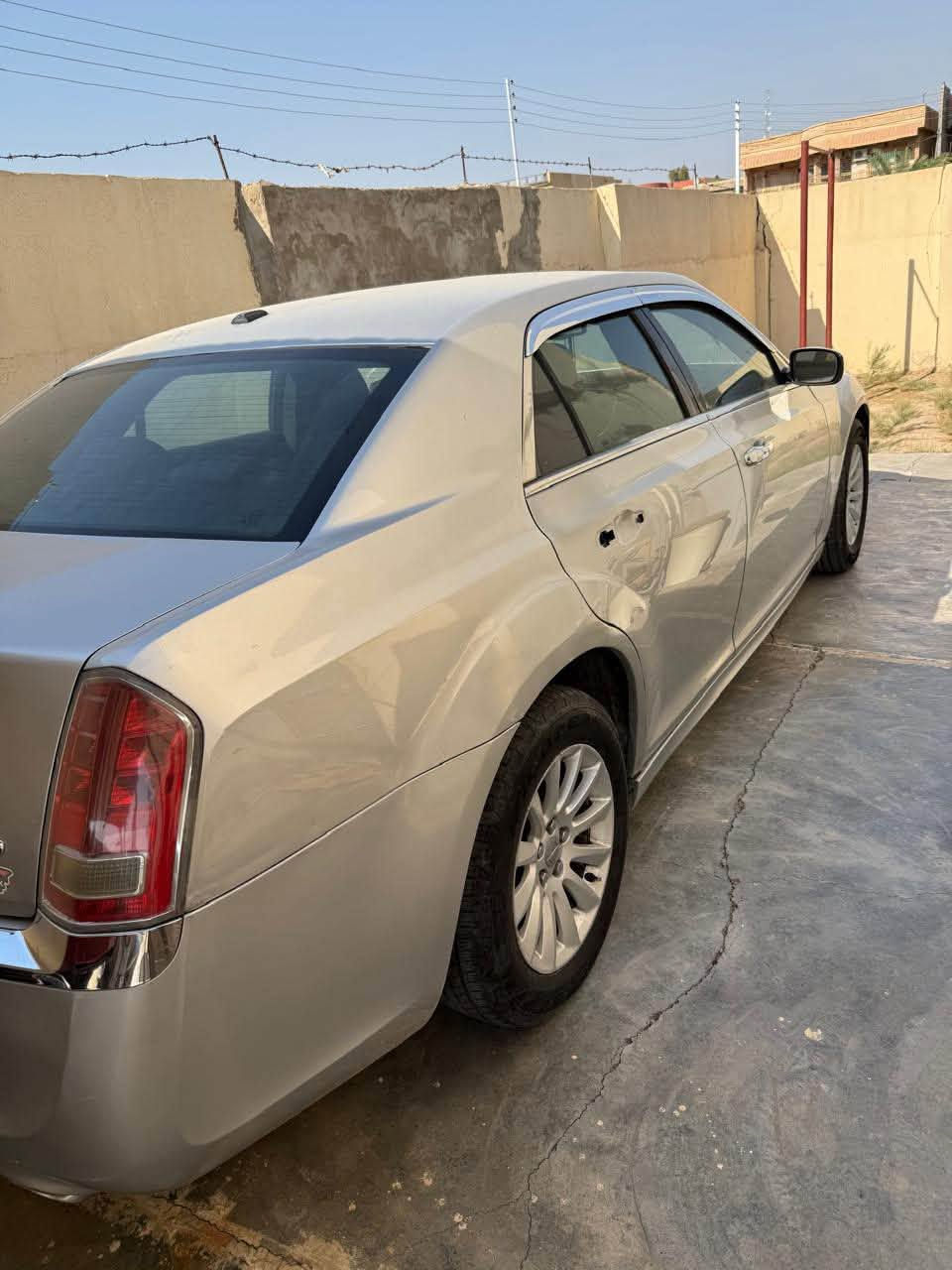 السلام عليكم اوباما ٢٠١٢ السيارة كير ومكينة بشرط وبيها مكانات صبغ رقم اربيل الجديد بسمي وتحويل ثاني يوم ‭***********‬ مكاني ديالى ١٤٠ وبيها مجال
