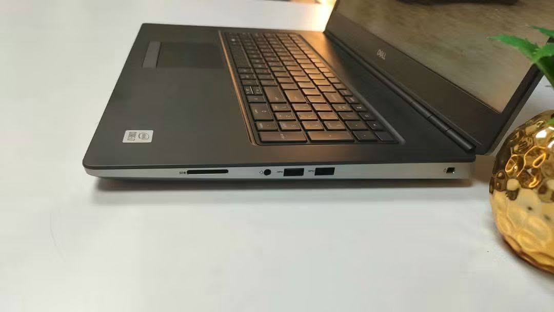 ديل 7750 • RTX4000 • i7-10850H