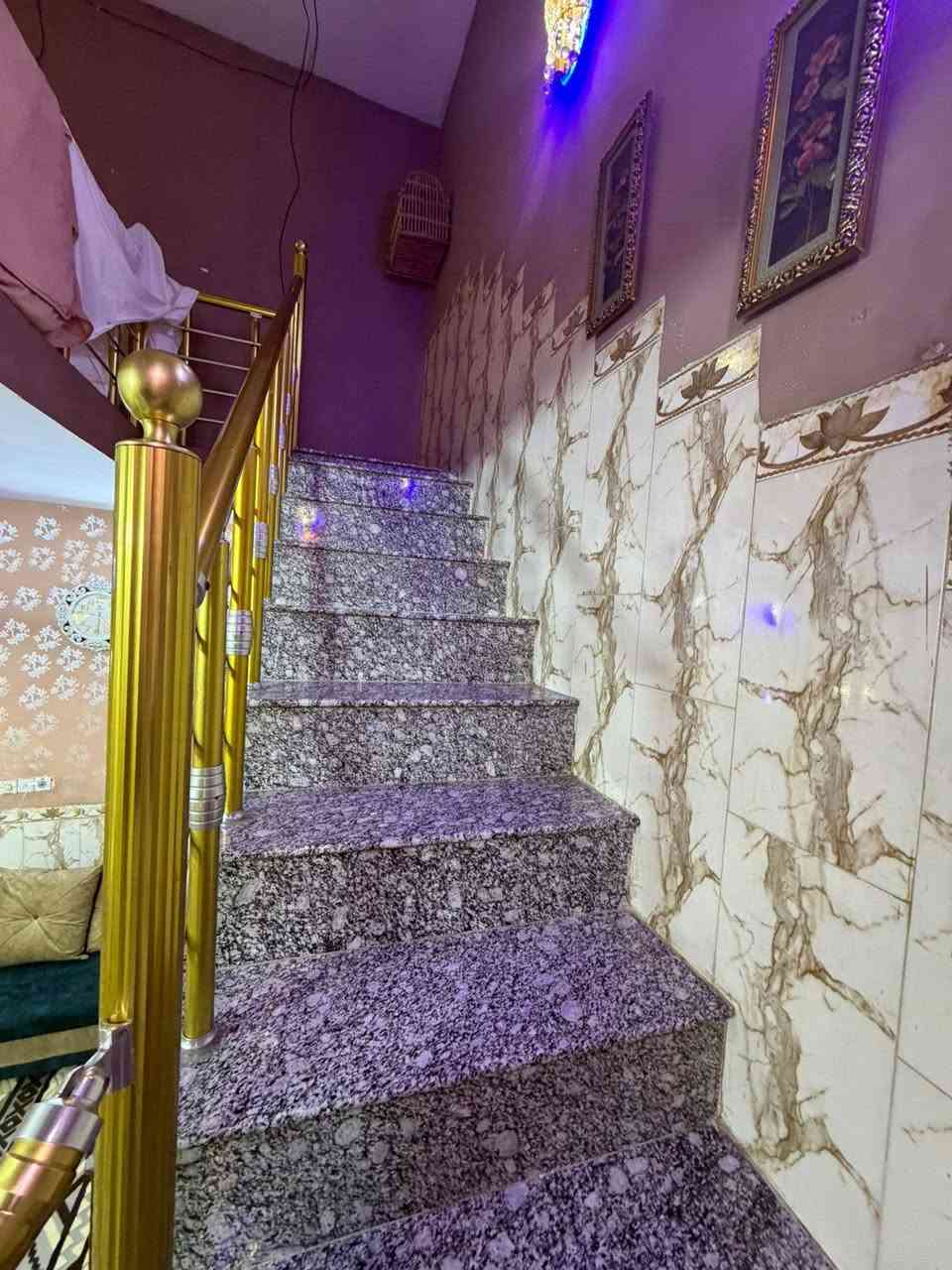 سلام عليكم ورحمه الله وبركاته البيت البيع المساحه 150 متر مربع الوجهه 7.5 النزال 20 مربع الضباط حي اور محله 327 خلف سوق الثبات البيت بصف الركن ثاني قطعه عن شارع  20 متر مال السوك 4 غرف نوم صحيات 3 كراج تدخل بي سياره البيت عالي جدا عن الشارع سنه البناء 2013 الطابق الاول الطابق الثاني 2019 استفسار ***********
