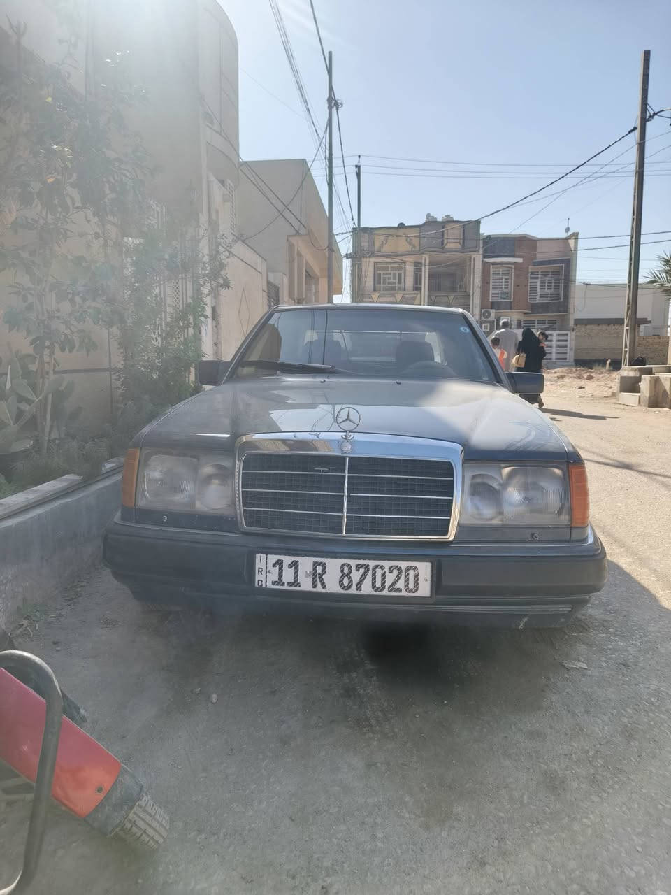 سلام عليكم مرسيدس دب 1990
بلاديه السياره فتحه 
كشنات كهرباء جام كهرباء اربعتهن  
***********
ترهم مراوس السعر 65 وبيه مجال 
مكان السياره كربلاء بلواقع احلى من الصور
