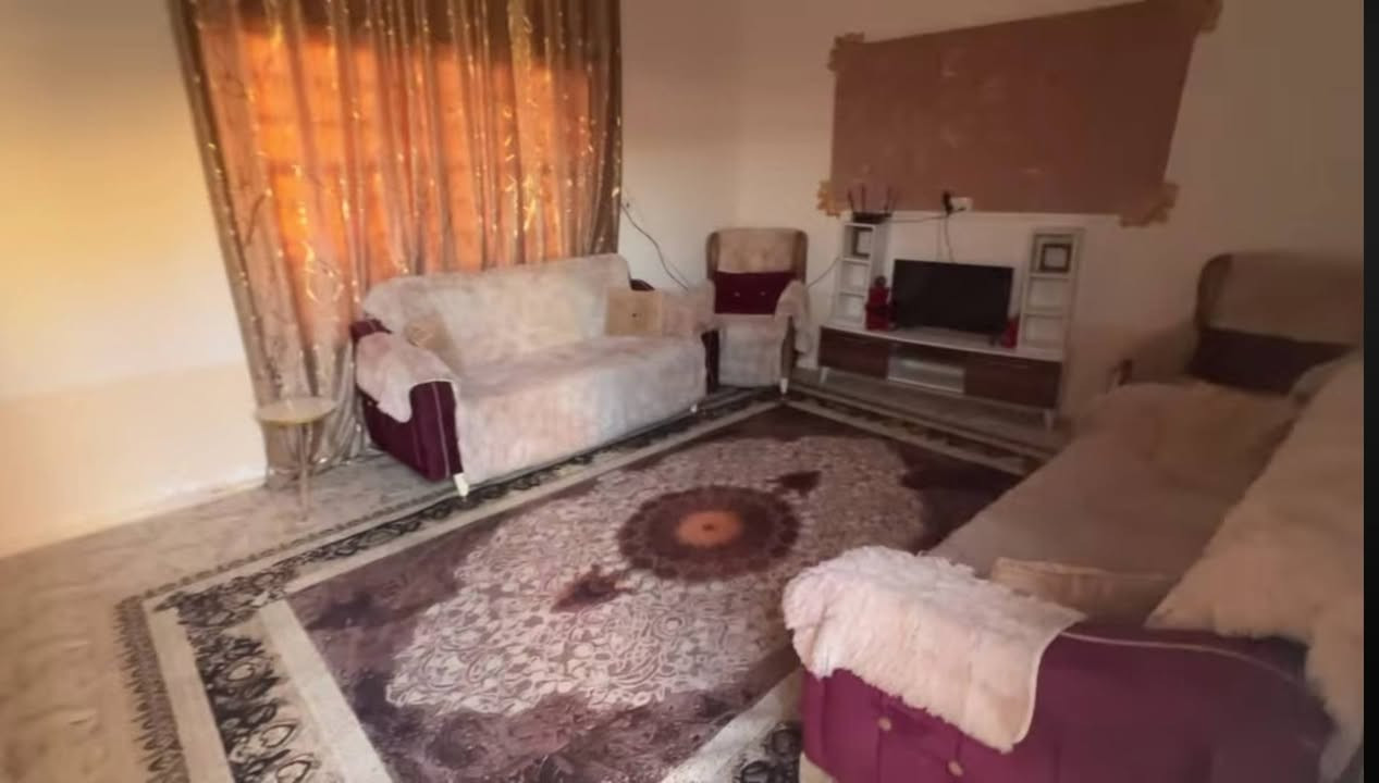 سلام عليكم اخوان
بيت مساحه 100 متر عشارع  ركن
غرفه ومطبخ وصاله وكلدور مجمع صحيات داخل البيت وخارج البيت بيت نضيف ومرتب طابو زراعي سند 25 تحويل مباشر ابسم المشتري  عنوان تقاطع العلويه شريفه سعر مناسب جداا #الاستفسار ***********
