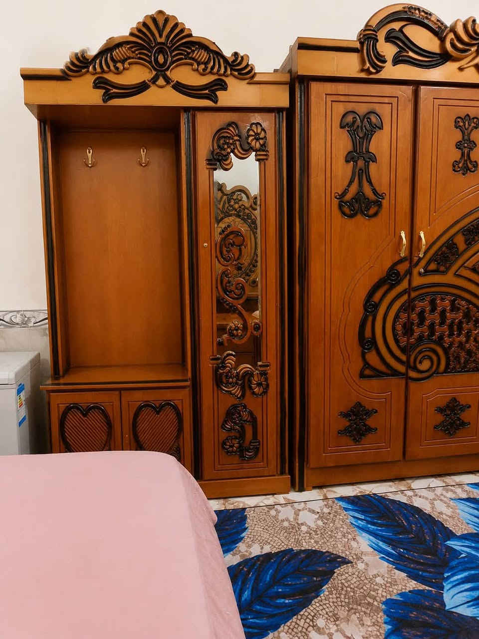 غرفة نوم ام الخمسه نجاره عراقيه نسبة النظافه ٨٠بالميه سعرها ٨٥٠ وبيها مجال للشراي عنوان ناصريه شارع السفينه ***********
