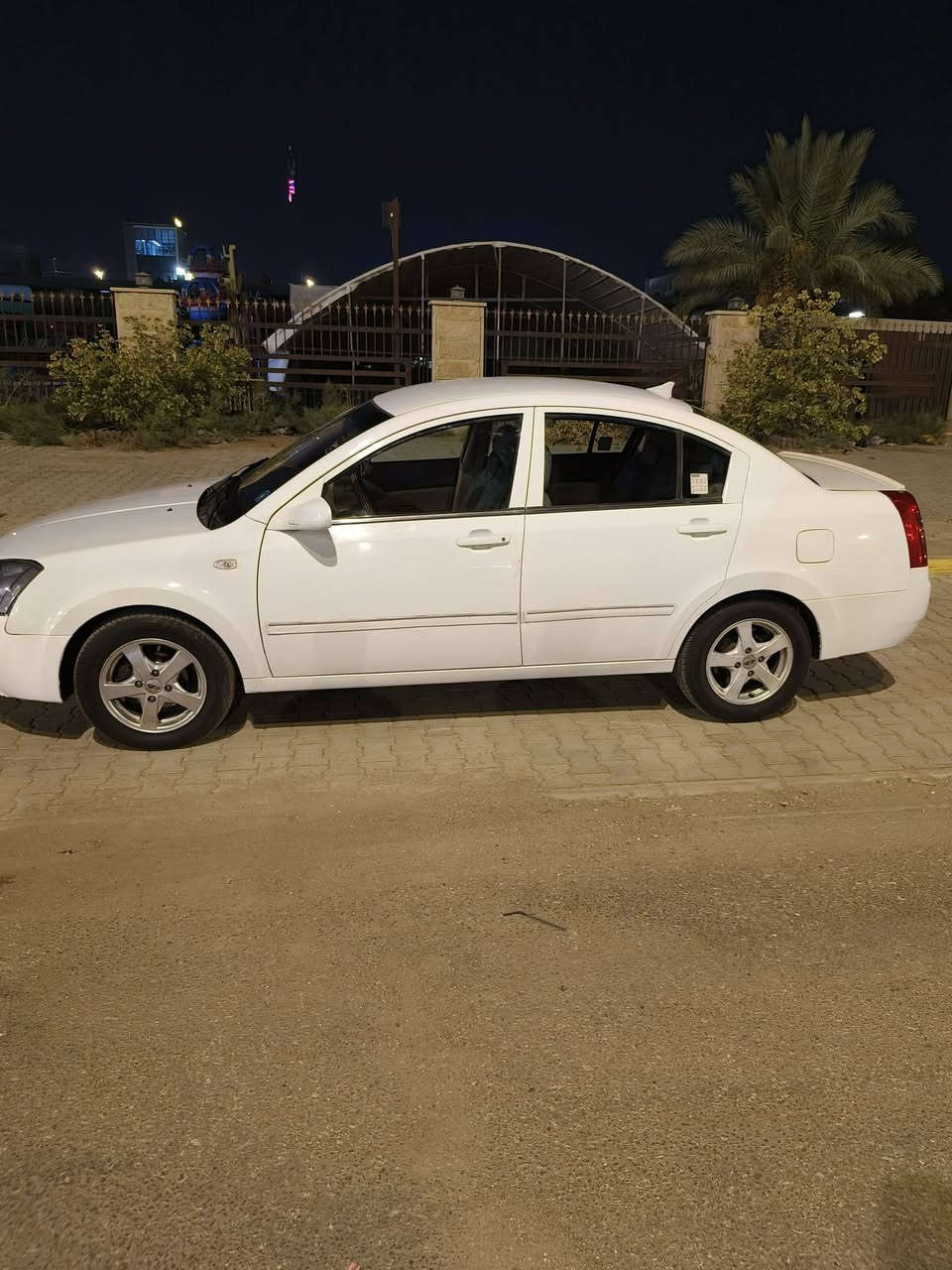 شيري اي فايف موديل 2012 رقم بغداد محرك بلادي  كير أوتوماتيك ميكانيكي بيها دحچه صغيره بل جاملغ مصلح علئ البارد حداديه معمره جديده  بل كامل امامي وخلفي تبريد ثلج تخم تاير جديد كهربائيات كلها شغاله باتري جديد سياره باسمي ثاني يوم تتحول مشروع وطني وين ما جان تتحول سنويه صالحه لل 28 دوشمه توني شديتها جديده 
السعر 46$ وبيها مجال بسيط 
الواتساب ***********
مكاني النجف
