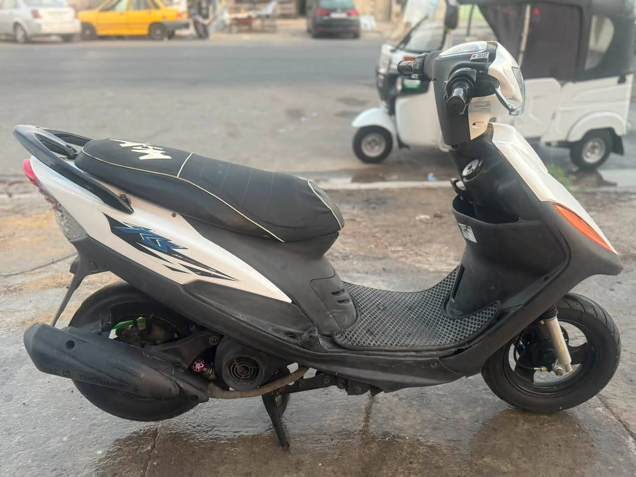 للبيع دراجة ناشفة وحلوة شلعة معدل مفتوحة مرة وحدة ٤٩  مكاني بياع
***********
